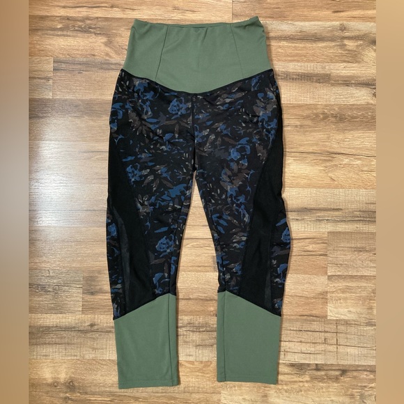 RAG | Women’s High Waist Athletic Cropped Leggings - Picture 2 of 4